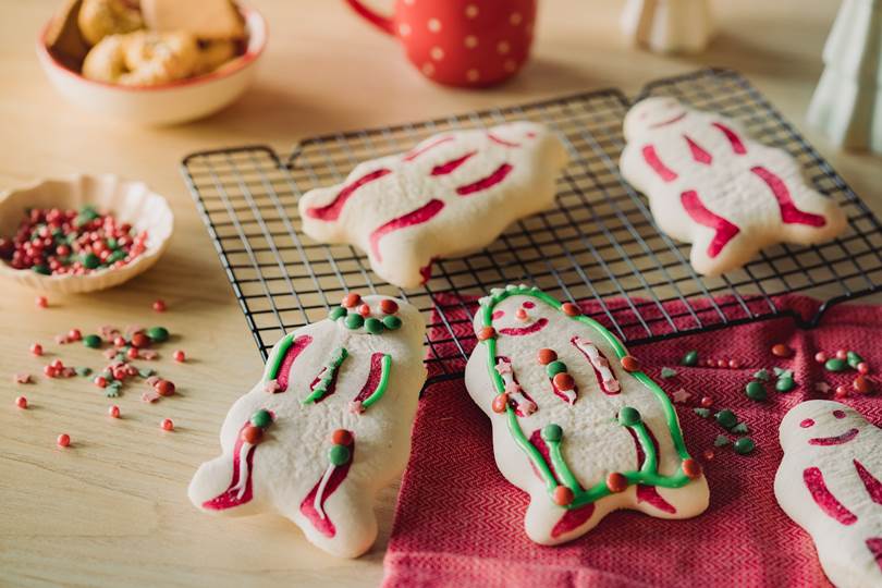 Kakemenn med glasur og pynt.jpg